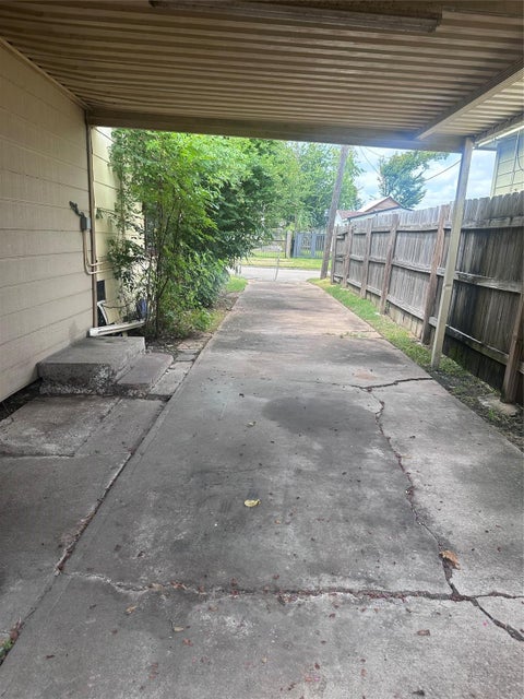 Tiny photo for 2308 Russell Street, Houston, TX 77026 (MLS # 11514997)