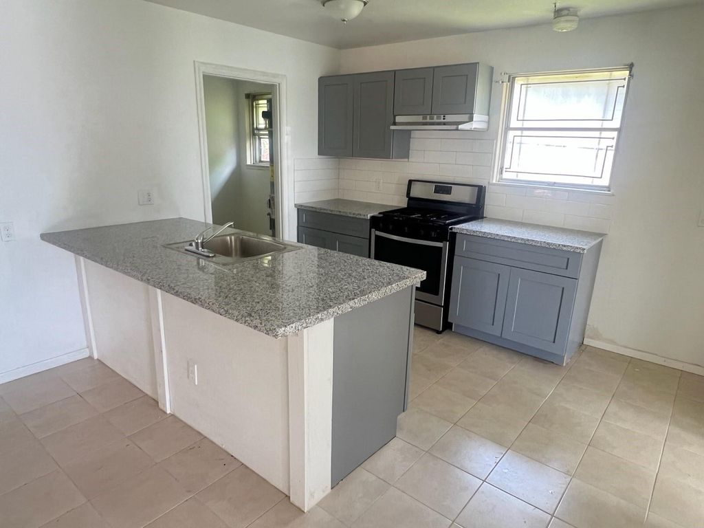 Photo of 6723 Ridgeway Drive Drive, Houston, TX 77087 (MLS # 98747608)