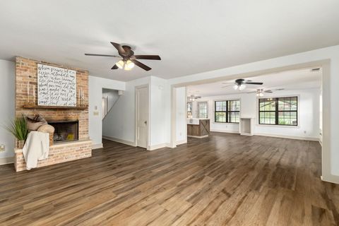 Photo of 511 W Val Verde Street, Brenham, TX 77833 (MLS # 51440036)