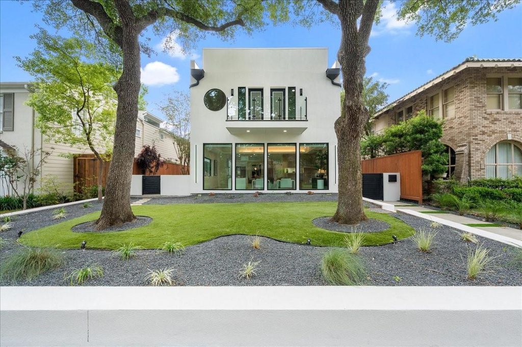 Photo of 2135 Quenby Street, Houston, TX 77005 (MLS # 68386757)