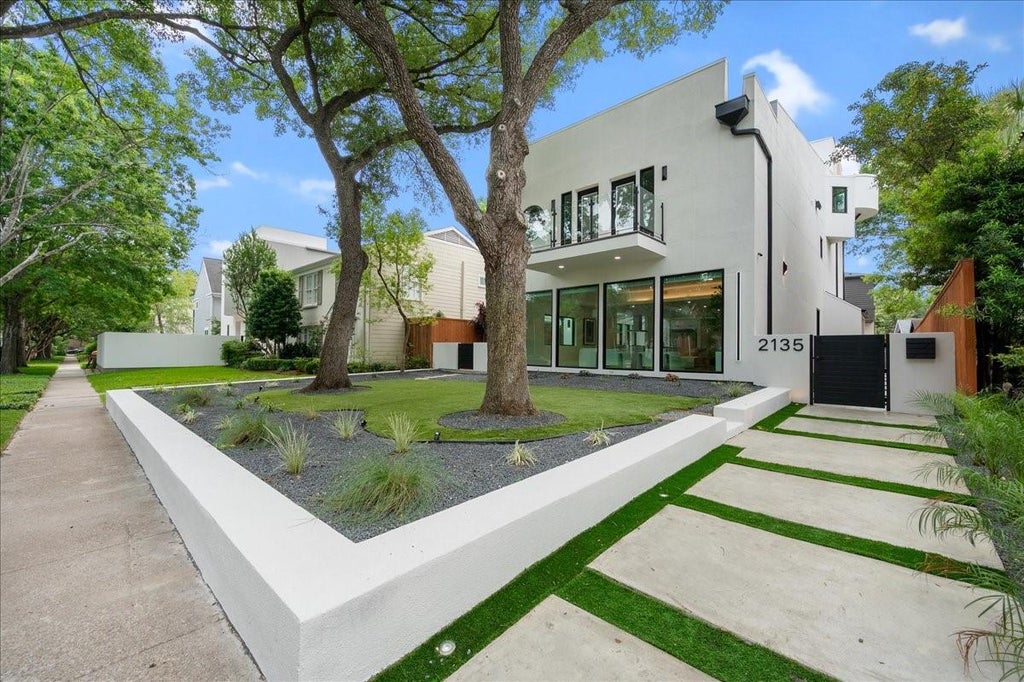 Photo of 2135 Quenby Street, Houston, TX 77005 (MLS # 68386757)