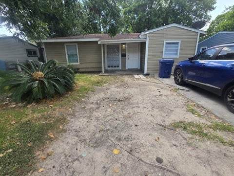 Photo of 1521 4th Avenue N, Texas City, TX 77590 (MLS # 73917161)