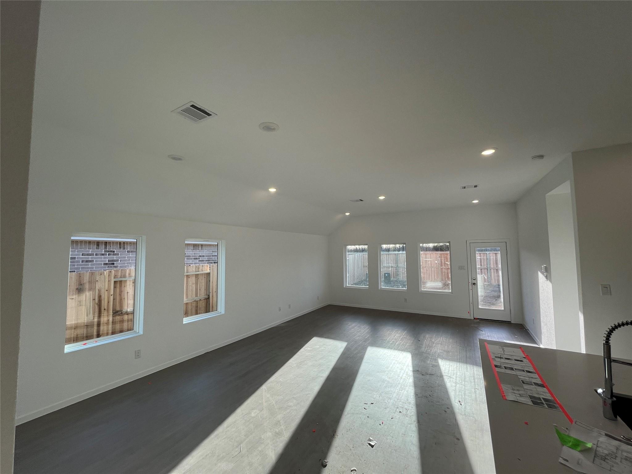 27618 Loyalty Islands Lane