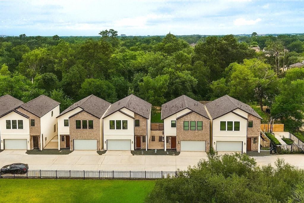 Photo of 5843 Outer Banks Street, Houston, TX 77091 (MLS # 95440951)