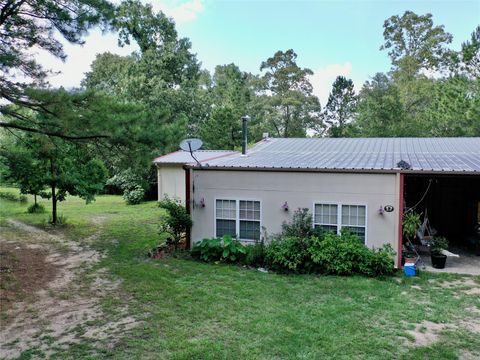 Photo of 501 E An County Road 3703 NE, Palestine, TX 75801 (MLS # 10030106) Photo of 501 E An County Road 3703 NE, Palestine, TX 75801 (MLS # 10030106)