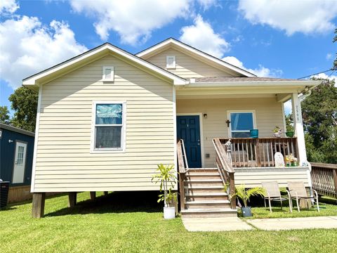 Photo of 2508 Sycamore Avenue, Bay City, TX 77414 (MLS # 81047728) Photo of 2508 Sycamore Avenue, Bay City, TX 77414 (MLS # 81047728)