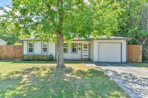 Photo of 7418 Stephanie Drive, Deer Park, TX 77536 (MLS # 48379799) Photo of 7418 Stephanie Drive, Deer Park, TX 77536 (MLS # 48379799)