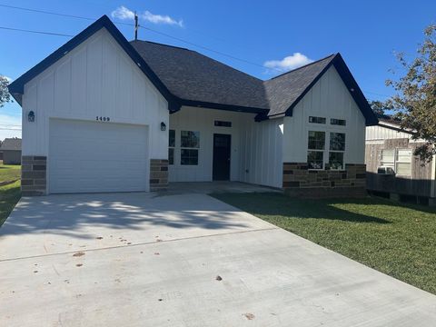 Photo of 1409 N Avenue S, Freeport, TX 77541 (MLS # 16819071)