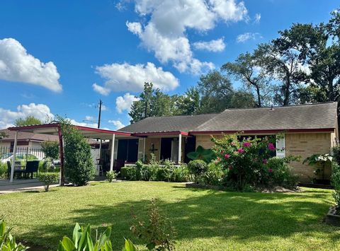 Photo of 14407 Fleetwell Drive, Houston, TX 77045 (MLS # 71204092)