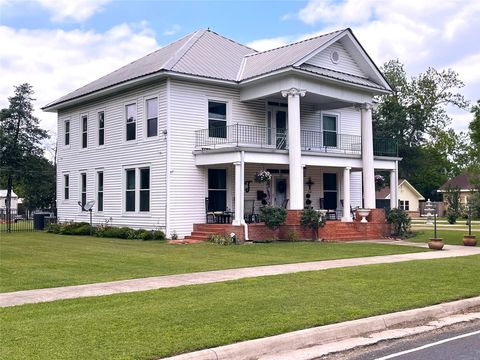 Photo of 702 S 9th Avenue, Teague, TX 75860 (MLS # 56554200)