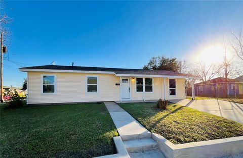 Photo of 1202 Dutch Street, Deer Park, TX 77536 (MLS # 94047439)