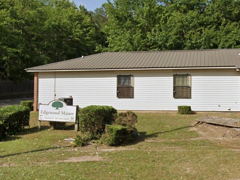 Photo of 206 Edgewood Dr, Other, AL 36032 (MLS # 32679010)