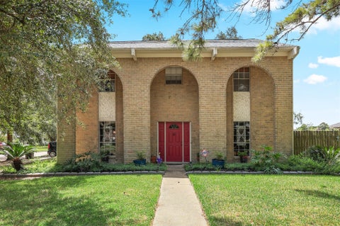 Homes For Sale - 15826 Cavendish Drive<br/> Houston, TX 77059