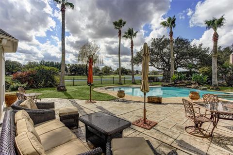 Photo of 13703 Lakeshore Way Cove, Houston, TX 77077 (MLS # 5938243)