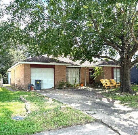 Photo of 815 Merribrook Lane, Friendswood, TX 77546 (MLS # 22994690) Photo of 815 Merribrook Lane, Friendswood, TX 77546 (MLS # 22994690)