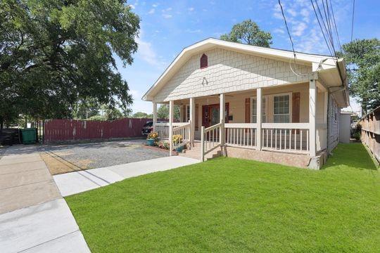 2422 Freeman Street