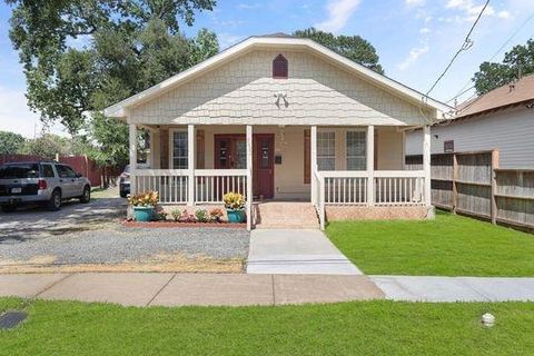 Photo of 2422 Freeman Street, Houston, TX 77009 (MLS # 98417524) Photo of 2422 Freeman Street, Houston, TX 77009 (MLS # 98417524)