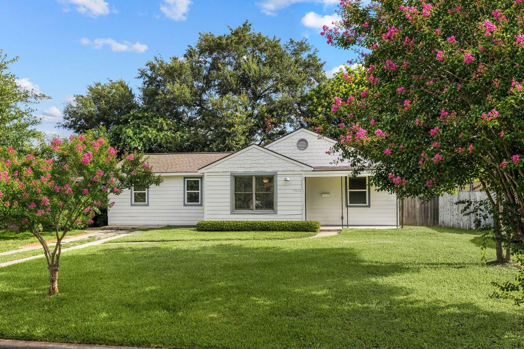 Photo of 7515 Magnolia Street, Houston, TX 77023 (MLS # 74497986)