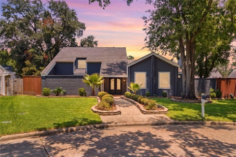 Photo of 703 Queensmill Court, Houston, TX 77079 (MLS # 12060223)