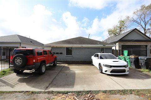 Photo of 3232 Berry Street, Houston, TX 77004 (MLS # 58818059)