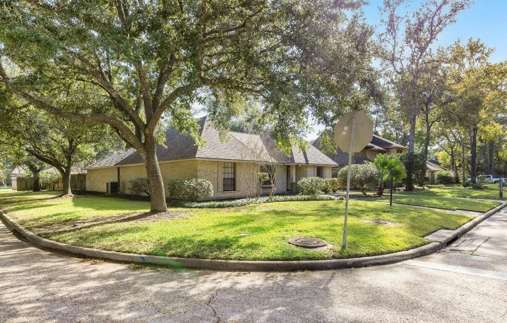 Photo of 3926 Oak Gardens Drive, Houston, TX 77339 (MLS # 67711771)