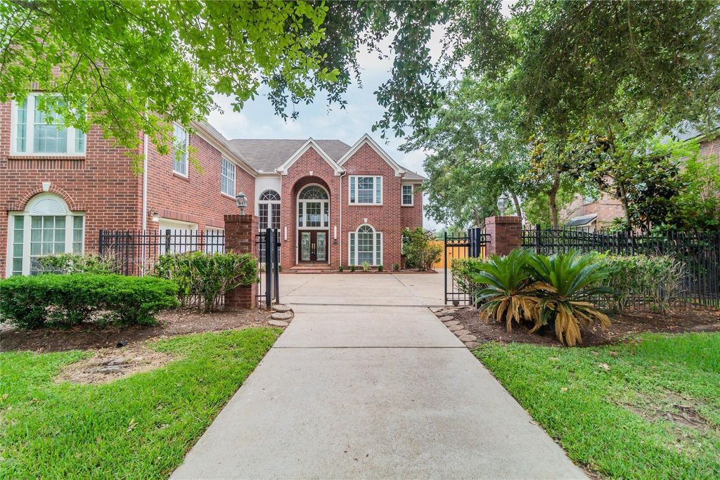 Photo of 4015 Waterview Court, Missouri City, TX 77459 (MLS # 22637864)