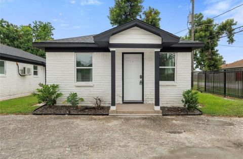 Photo of 4120 Linn Street, Houston, TX 77026 (MLS # 10291208)