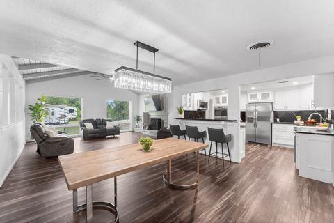 Photo of 910 Imperial Lane, Houston, TX 77336 (MLS # 83091355)