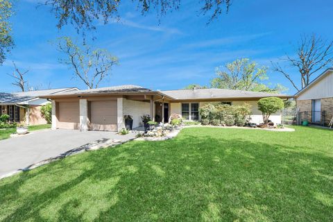 Homes For Sale - 4201 Tumbleweed Lane<br/> Baytown, TX 77521