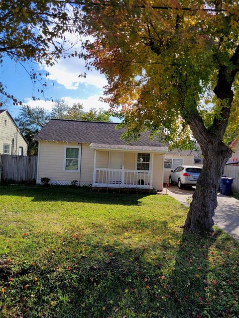 Photo of 2415 4th Avenue N, Texas City, TX 77590 (MLS # 73519681)