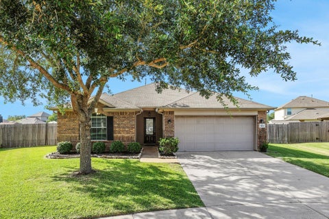 Homes For Sale - 9106 Sunrise Court<br/> Hitchcock, TX 77563