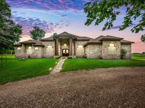 Homes For Sale - 530 Chisolm Trail<br/> Fort Bend County, Wallis, TX 77485