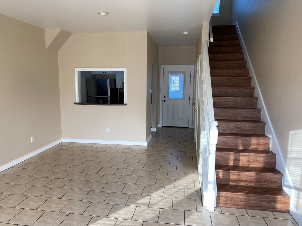 Photo of 1616 Avenue N #5, Huntsville, TX 77340 (MLS # 28855638)