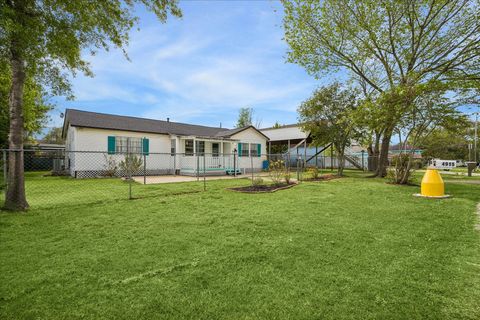 Photo of 4915 Louise Street, Seabrook, TX 77586 (MLS # 44045627)