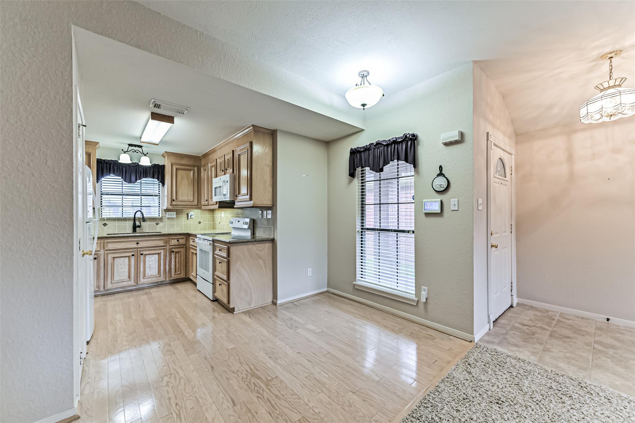 404 Live Oak Lane