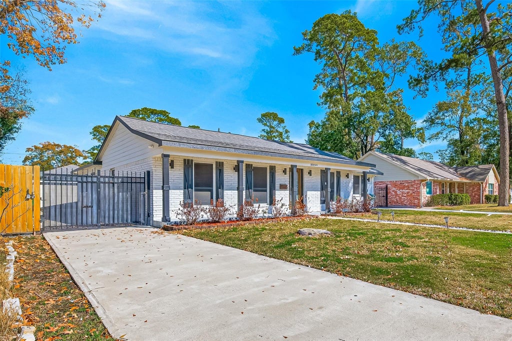 Photo of 10054 Cedardale Drive, Houston, TX 77055 (MLS # 24622584)