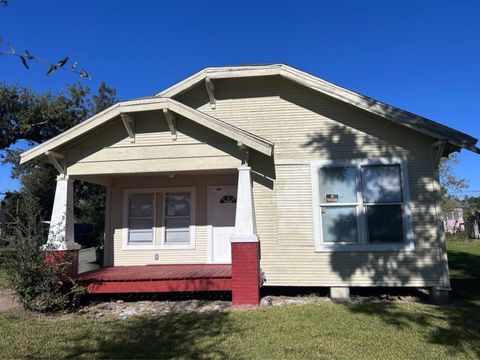 Homes For Sale - 1925 11th Street<br/> Port Arthur, TX 77640