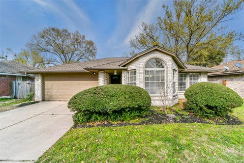 Photo of 2511 Pine Cone Drive, Houston, TX 77339 (MLS # 11163729)