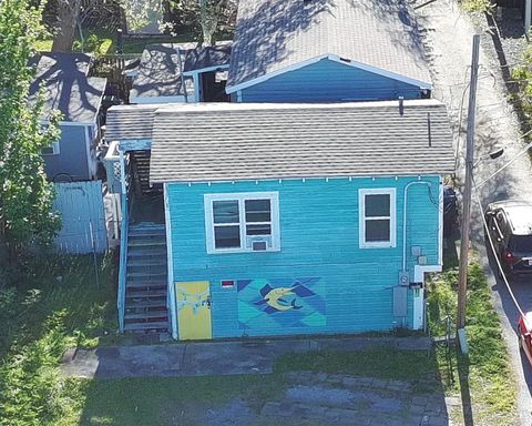 Homes For Sale - 1415 39th Street<br/> Galveston, TX 77550