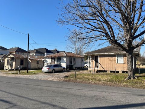 Homes For Sale - 1002 Wilburforce Street<br/> Houston, TX 77091