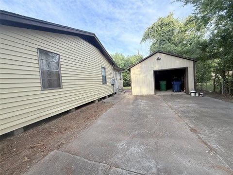 Tiny photo for 724 S Morgan Street, Angleton, TX 77515 (MLS # 10730435)