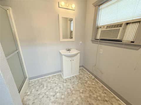 Tiny photo for 724 S Morgan Street, Angleton, TX 77515 (MLS # 10730435)