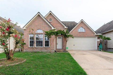 Photo of 13327 Boxwood Terrace Drive, Houston, TX 77083 (MLS # 86974632)