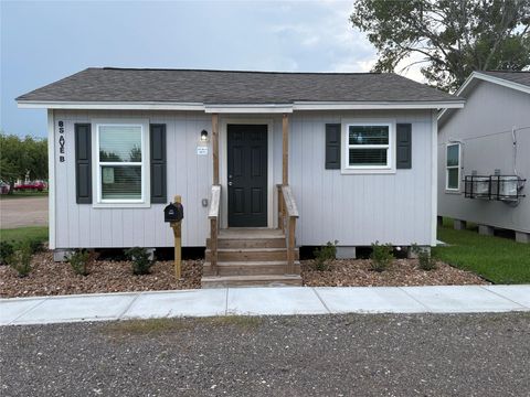 Photo of 8 S Ave B, Freeport, TX 77541 (MLS # 73494171) Photo of 8 S Ave B, Freeport, TX 77541 (MLS # 73494171)