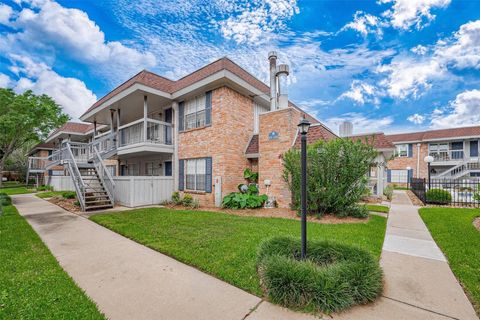 Photo of 2350 Bering Drive #94, Houston, TX 77057 (MLS # 11314898)