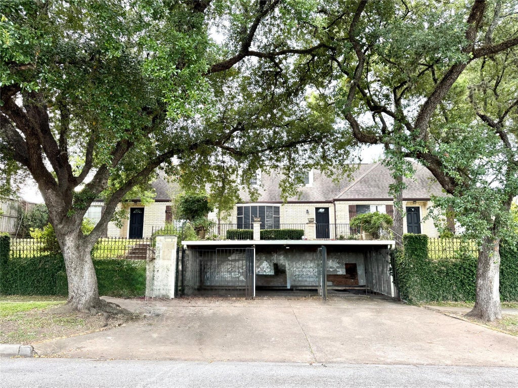 Photo of 6744 Lawndale Street #2, Houston, TX 77023 (MLS # 31240663)