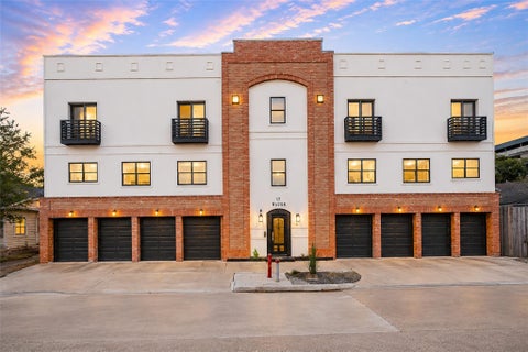 Photo of 17 Waugh Drive #201, Houston, TX 77007 (MLS # 30268184)