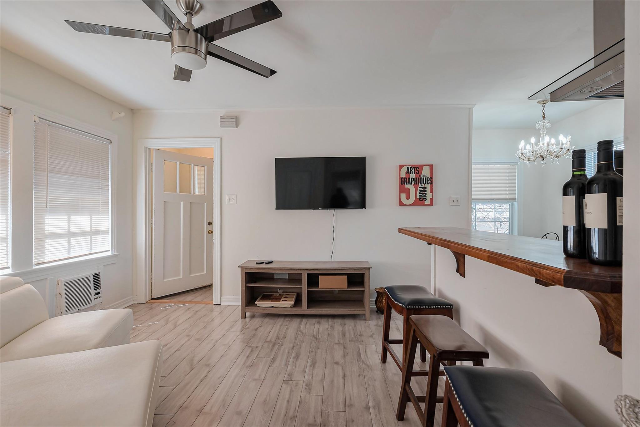 Houston, Texas 77006, United States, 1 Bedroom Bedrooms, ,1 BathroomBathrooms,Residential,Active,219627 Houston, Texas 77006, United States, 1 Bedroom Bedrooms, ,1 BathroomBathrooms,Residential,Active,219627