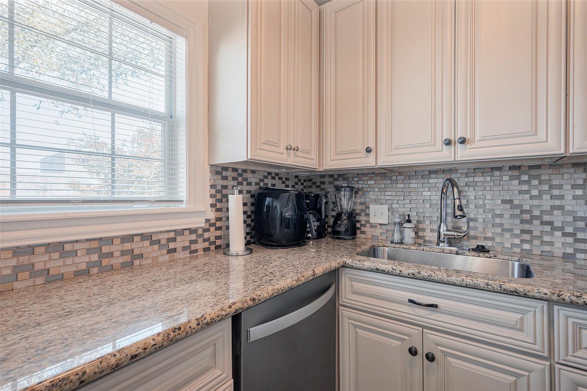 Houston, Texas 77006, United States, 1 Bedroom Bedrooms, ,1 BathroomBathrooms,Residential,Active,219627