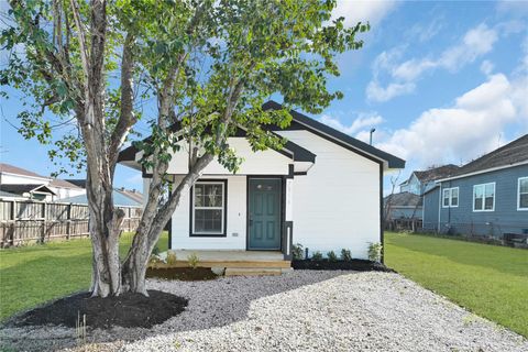 Photo of 7814 Avenue F, Houston, TX 77012 (MLS # 34424835)